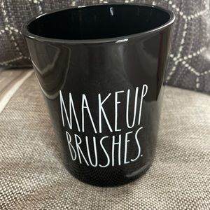 🎀 Rae Dunn black “MAKEUP BRUSHES” jar cup holder 🎀